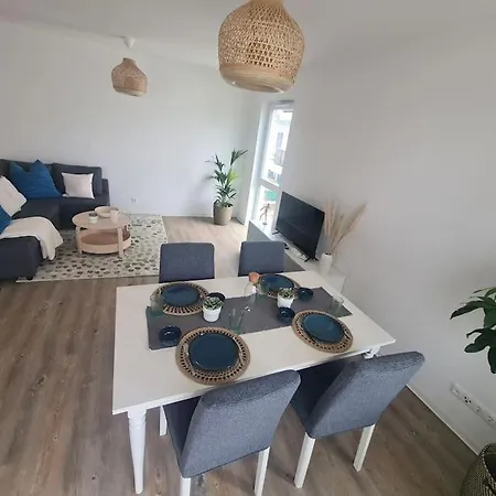 Bookandstay24 Mit Kueche, Balkon Und Parkplatz דירה *